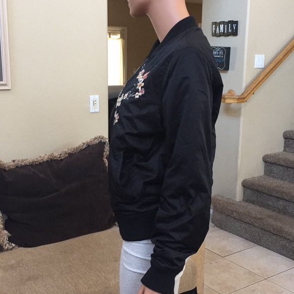 American Eagle Outfitters bomber jacket - Picture 5 of 8